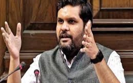 କଂଗ୍ରେସରୁ ଇସ୍ତଫା  ପରେ  ଗୌରବ ବଲ୍ଲଭ ଧରିଲେ ପଦ୍ମ