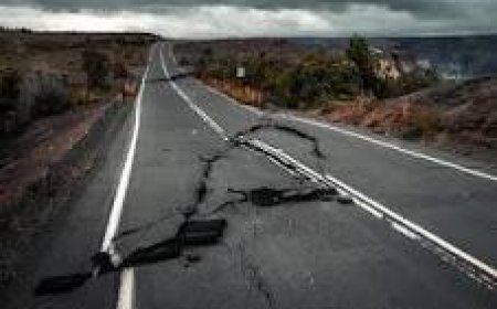 ଚୋରା ମୋରମ ବୋଝେଇ ଗାଡ଼ି ପାଇଁ ରାସ୍ତା ଭାଙ୍ଗି ଛିନ୍ଛତର