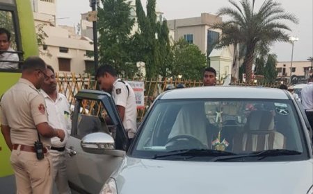 ଗୋଡେଇ ଗୋଡେଇ କାରରୁ କଳାକାଚ ହଟାଉଛି ପୁଲିସ