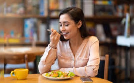 କେଉଁ ଦିଗକୁ ମୁହଁ କରି ଭୋଜନ କରିବା ଶୁଭ? ଜାଣନ୍ତୁ