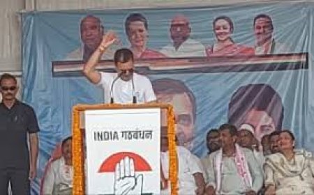 ନିର୍ବାଚନୀ ରାଲି ମଝିରେ ନିଜ ମୁଣ୍ଡରେ ପାଣି ଢ଼ାଳିଲେ ରାହୁଲ ଗାନ୍ଧି