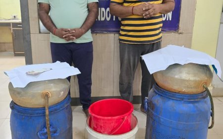 ଟିଣ ଘରେ ଚାଲିଥିଲା ଚୋରା ମଦ କାରବାର ; ଧରିଲା ପୁଲିସ