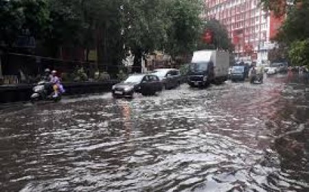 ଲଗାଣ ବର୍ଷା : ଜାତୀୟ ରାଜପଥରେ ରାସ୍ତା ଉପରେ ୪ଫୁଟର ପାଣି