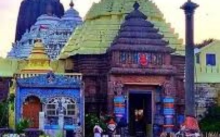 ଶ୍ରୀମନ୍ଦିର  ସିଂହଦ୍ୱାର ସମ୍ମୁଖରେ  ପେଯ ନଳା ପାଣିରେ ଭାସିଲା