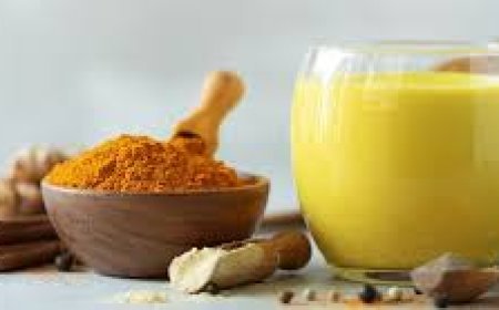 ଜାଣନ୍ତୁ  ହଳଦୀ ମିଶା କ୍ଷୀରରଉପକାରିତା…