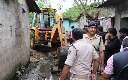 ତିନି ଚୋରା ମଦ ଭାଟି ଉପରେ ବୁଲିଲା ବୁଲ୍ଡୋଜର