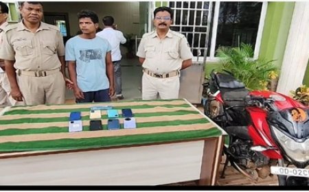 ଲୁଟେରା ଗିରଫ ; ୯ ମୋବାଇଲ ଓ ଏକ ବାଇକ ଜବତ