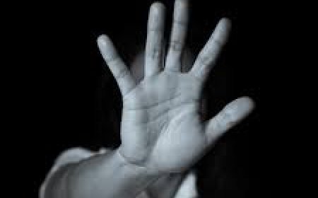 ଛାତ୍ରୀଙ୍କୁ ଷ୍ଟେସନରୁ ଦୂରକୁ ଉଠାଇ ନେଇ ଗଣଦୁଷ୍କର୍ମ