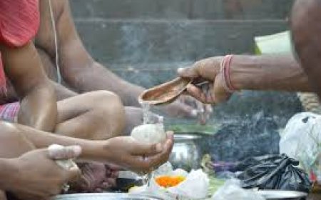 ଆଜି ପବିତ୍ର ମହାଳୟା:  ପିତୃପୁରୁଷଙ୍କ  ପାଇଁ ପିଣ୍ଡଦାନ କରୁଛନ୍ତି ଶ୍ରଦ୍ଧାଳୁ