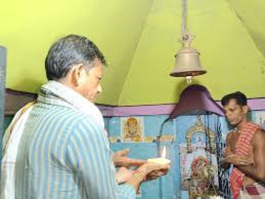 ମା’ ନିଜ ବାଙ୍କେଶ୍ୱରୀଙ୍କ ପୀଠରେ  ପୂଜାକଲେ ବିଧାୟକ ସିଦ୍ଧାନ୍ତ ମହାପାତ୍ର