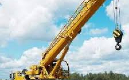 ଯୁବକଙ୍କ ଉପରେ ମାଡ଼ିଗଲା କ୍ରେନ