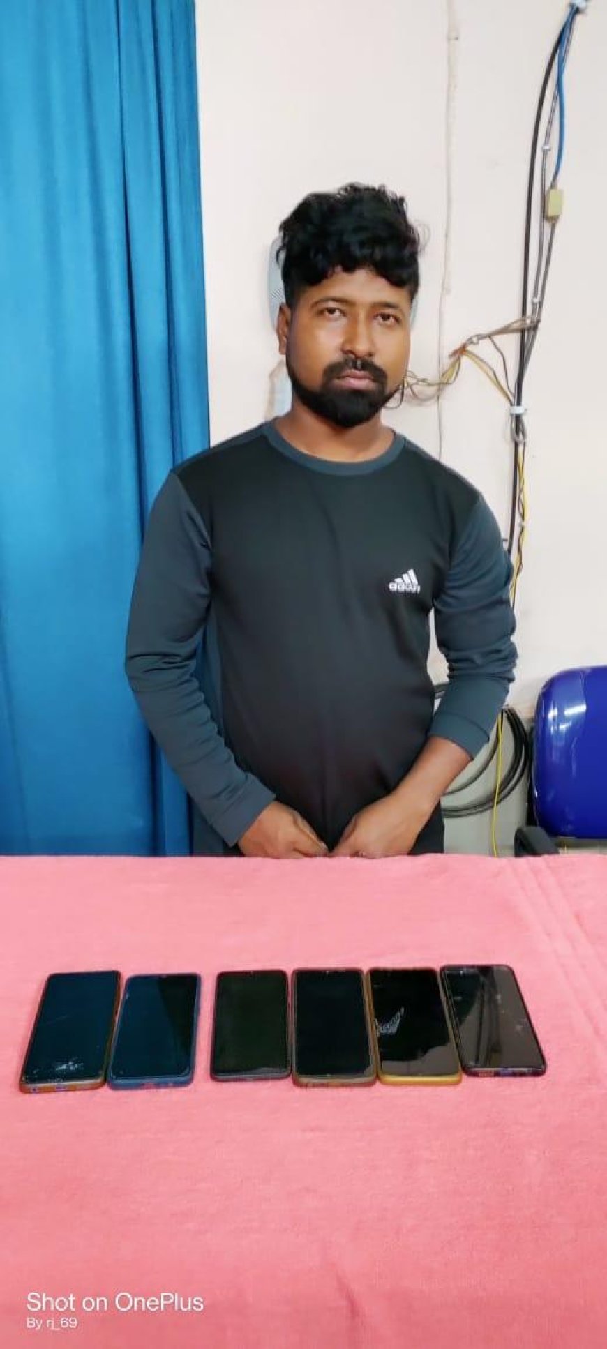 ଛୁରୀ ଦେଖାଇ ଲୁଟ୍; ଲୁଟେରା ଗିରଫ; ୬ ମୋବାଇଲ ଜବତ