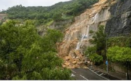 'ଫେଙ୍ଗଲ'  ପ୍ରଭାବରେ  ଭୂସ୍ଖଲନ, ମାଟି ତଳେ ଦବି ରହିଛନ୍ତି ୭ ଜଣ