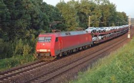 ଯୁବପିଢୀଙ୍କୁ ଘାରିଛି ରିଲ୍ସ ନିଶା : ଫଲୋଅର୍ସ ପାଇଁ ଟ୍ରେନ ତଳେ ଶୋଇଲେ ଯୁବକ