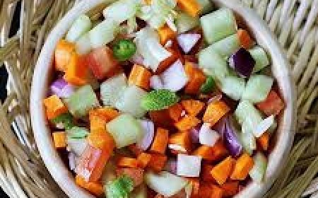 ଖରାଦିନେ ନିୟମିତ ଖାଆନ୍ତୁ ସାଲାଡ଼