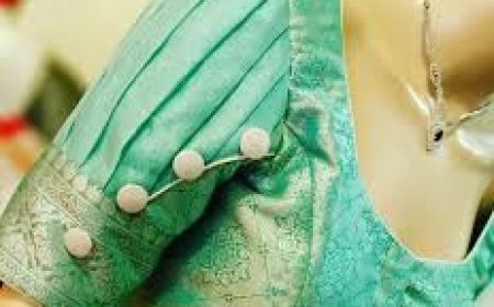 ଟ୍ରେଣ୍ଡ୍‌ରେ  ପାଇପିଂ ଡିଜାଇନ ବ୍ଲାଉଜ୍‌