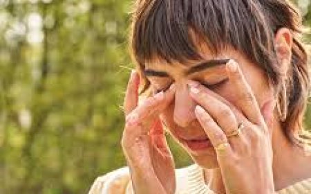 ବାରମ୍ବାର ଆଖି ରଗଡୁଛନ୍ତି କି? ତେବେ ହୋଇଯାଆନ୍ତୁ ସାବଧାନ 