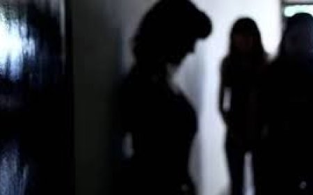 ଗେଷ୍ଟ୍‌ ହାଉସ୍‌ରେ  ସେକ୍ସ ର଼୍ୟାକେଟ୍‌ : ଯୁବତୀଙ୍କ ସହ ୩ ଗ୍ରାହକ ଗିରଫ