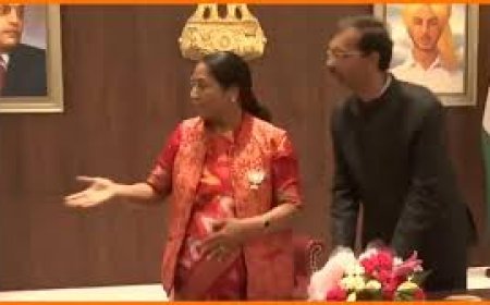 ମୁଖ୍ୟମନ୍ତ୍ରୀ କାର୍ଯ୍ୟାଳୟରେ କେଜ୍‌ରିଓ୍ବାଲଙ୍କ ପ୍ରତୀକ ଏବେ ବି!