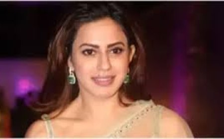 ଅଭିନେତ୍ରୀ ଡ୍ରେସ୍‌ରେ ଲୁଚାଇ ସୁନା ଆଣୁଥିଲେ ଧରିଲା ପୋଲିସ