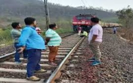 ଅଚଳ ହେଲା ପେଣ୍ଟୋଗ୍ରାଫ୍,  ଅଟକିଲା ଏକ୍ସପ୍ରେସ୍