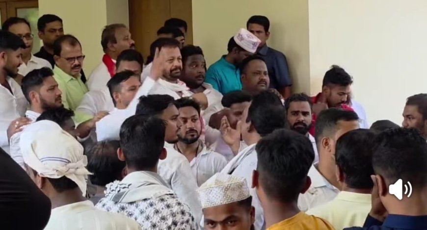 ପାଣ୍ଡିଆନ ଗୋ ବ୍ୟାକ ନାରାରେ କମ୍ପିଲା ନବୀନ ନିବାସ  : ଗର୍ଜିଲେ ମୁନ୍ନାଙ୍କ ସମର୍ଥକ