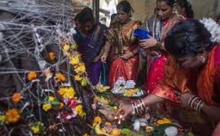 ସ୍ୱାମୀଙ୍କ ଦୀର୍ଘ ଜୀବନ କାମନା କରି ସଧବା ନାରୀ ପାଳୁଛନ୍ତି  ସାବିତ୍ରୀ ବ୍ରତ