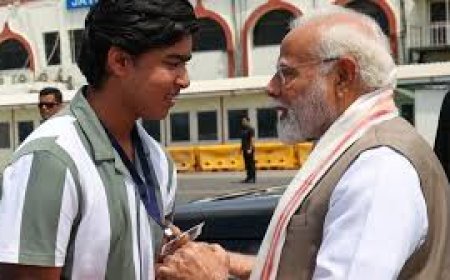 ପ୍ରଧାନମନ୍ତ୍ରୀଙ୍କ ପାଦ ଛୁଇଁ ଆଶୀର୍ବାଦ ନେଲେ ଆଇପିଏଲ ଷ୍ଟାର୍‌ ବୈଭବ