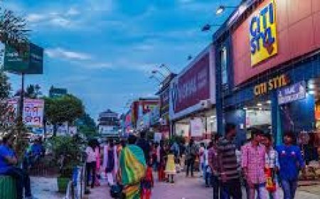 ୧ ନମ୍ବର ମାର୍କେଟରେ ଚଢ଼ାଉ:  ମିଳୁଛି ନକଲି ମେକଅପ୍ ଜିନିଷ!