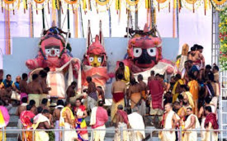 ୧୦୮ ଗରା ସୁବାସିତ ଜଳରେ ସ୍ନାନ କରାଇଲେ ଗରାବଡ଼ୁ ସେବାୟତ