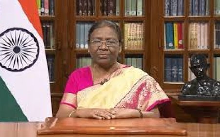 ମଞ୍ଚ ଉପରେ ଭାବୁକ  ରାଷ୍ଟ୍ରପତି ଦ୍ରୌପଦୀ ମୁର୍ମୁ