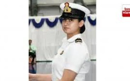 ଭାରତୀୟ ନୌସେନାରେ ପ୍ରଥମ ମହିଳା ଫାଇଟର ପାଇଲଟ୍ ଆସ୍ଥା ପୁନିଆ