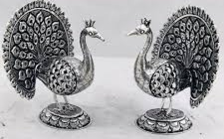 ରୂପାର ମୟୂର ପ୍ରତୀମାକୁ ଘରେ ରଖିଲେ ଶୁଭ