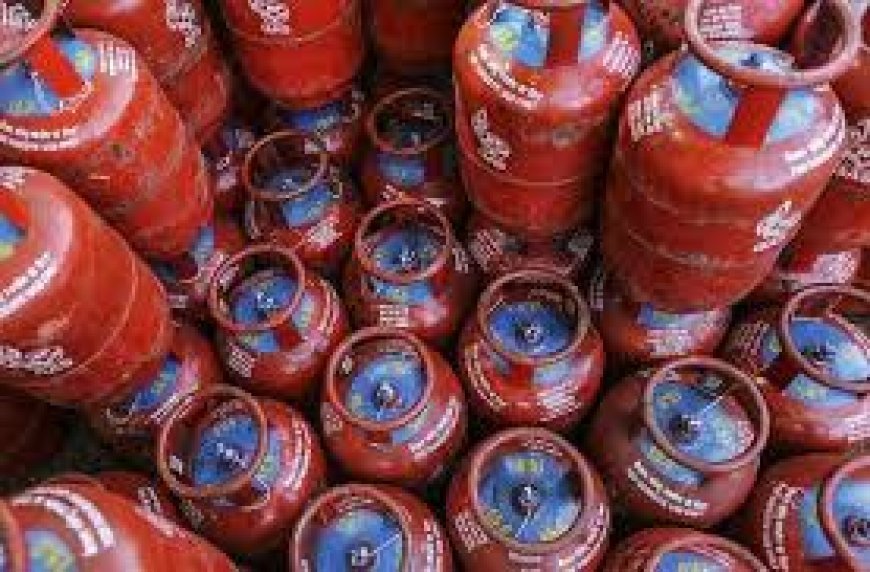 LPG ସିଲିଣ୍ଡର ମୂଲ୍ୟରେ ୩୩.୫୦ ଟଙ୍କା କମିଲା