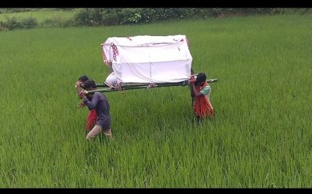 ଶ୍ମଶାନକୁ ନାହିଁ ରାସ୍ତା : ନାଳ ଡେଇଁ ନିଆଯାଉଛି ଶବ