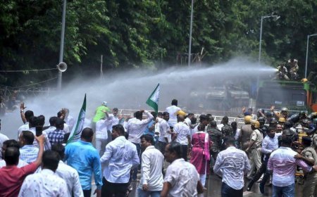 ବ୍ୟାରିକେଡ ଭାଙ୍ଗିଲେ ବିଜେଡି କର୍ମୀ : ପୁଲିସର ପାଣିମାଡ଼