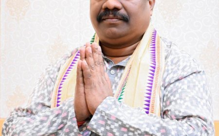 ମନ୍ତ୍ରୀଙ୍କ ଗାଡ଼ିକୁ ଧକ୍କା ଦେଲା ବାଇକ୍‌ : ଚିକିତ୍ସାଳୟରେ ଆହତଙ୍କ ସ୍ୱାସ୍ଥ୍ୟବସ୍ତା ପଚାରି ବୁଝିଲେ