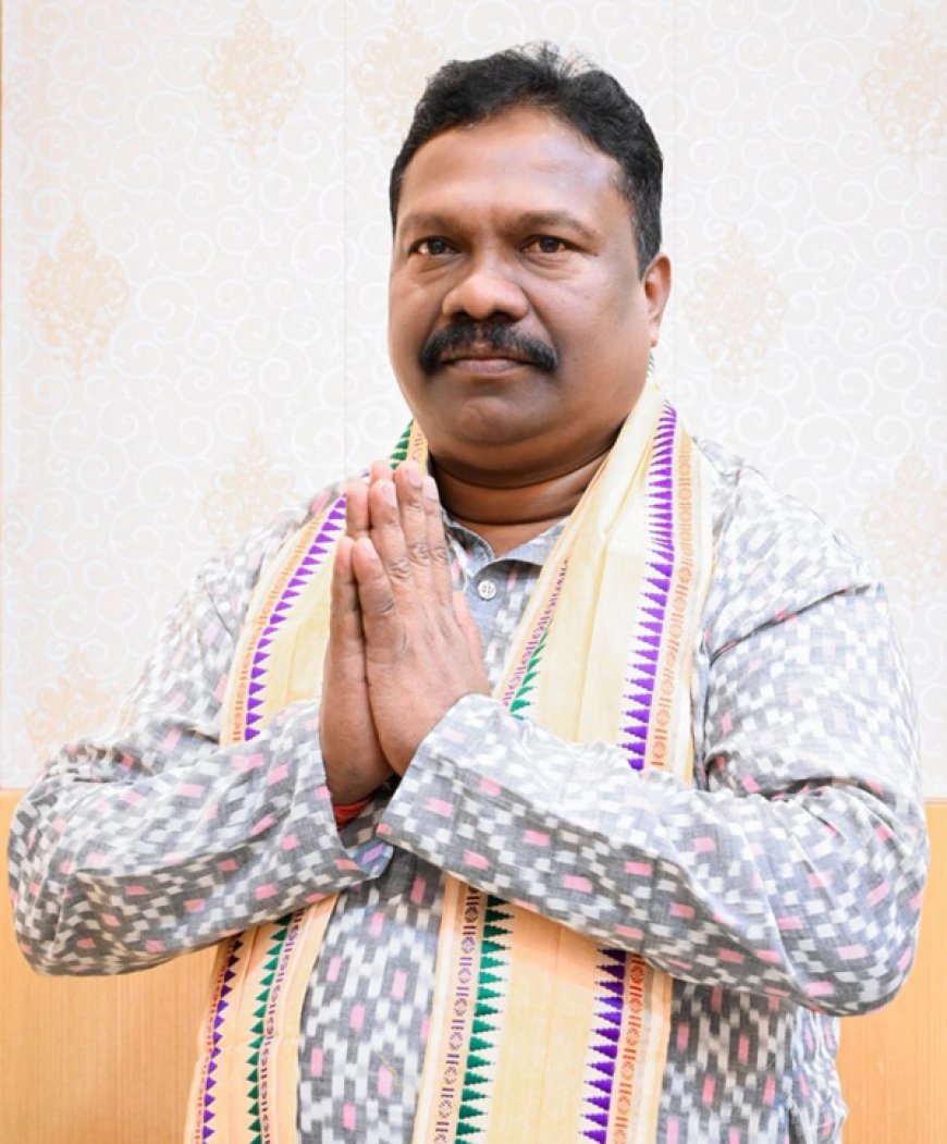 ମନ୍ତ୍ରୀଙ୍କ ଗାଡ଼ିକୁ ଧକ୍କା ଦେଲା ବାଇକ୍‌ : ଚିକିତ୍ସାଳୟରେ ଆହତଙ୍କ ସ୍ୱାସ୍ଥ୍ୟବସ୍ତା ପଚାରି ବୁଝିଲେ