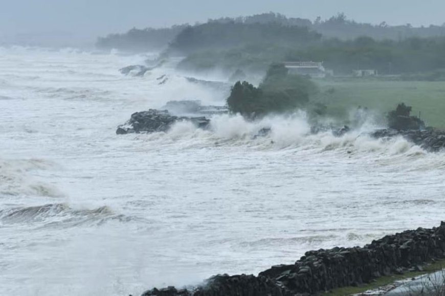 ତାଣ୍ଡବ ରଚିଲା ବାତ୍ୟା "ମୋନ୍ଥା'  : ଅମଲାପୁରମରେ ଲ୍ୟାଣ୍ଡଫଲ, ଜଣେ ମୃତ , ଦକ୍ଷିଣ ଓଡ଼ିଶାରେ ଦେଖାଇଲା ତୋଡ