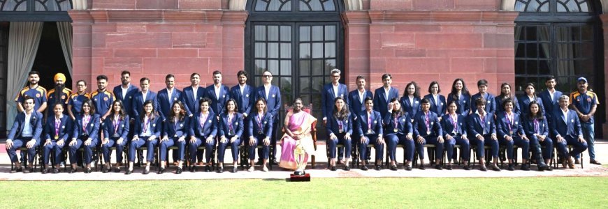 ରାଷ୍ଟ୍ରପତିଙ୍କୁ ସାକ୍ଷାତ କଲେ ବିଶ୍ୱବିଜୟୀ ମହିଳା କ୍ରିକେଟ ଟିମ୍‌