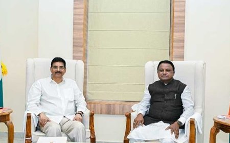 ସାଧାରଣତନ୍ତ୍ର ଦିବସରେ ପତାକା ଉତ୍ତୋଳନ :  ରାଜଧାନୀରେ ରାଜ୍ୟପାଳ କଟକରେ ମୁଖ୍ୟମନ୍ତ୍ରୀ